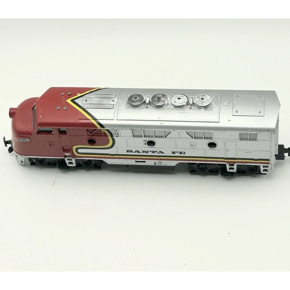 Model Power HO Scale Santa Fe Diesel Locomotive Engine Untested Read: SEE PHOTOS